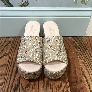 Anthropologie Beige Patterned Mules